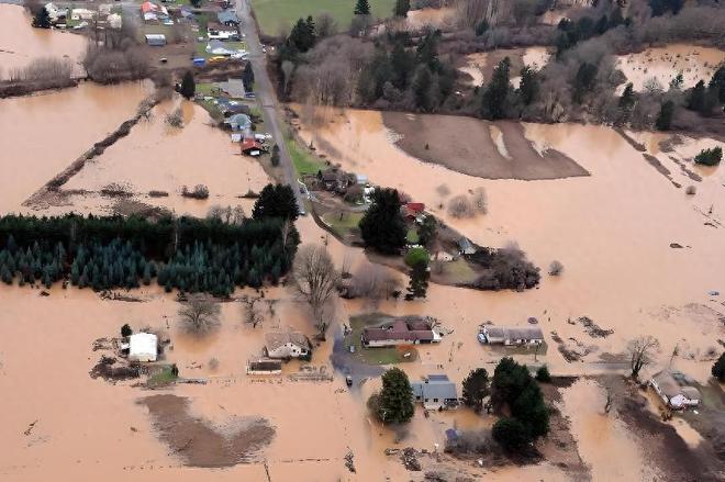 暴雨频发极端高温破纪录天气怎么了？为什么让预报如此无力？(图1)