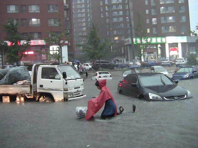 暴雨频发极端高温破纪录天气怎么了？为什么让预报如此无力？(图2)