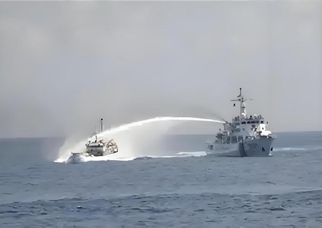 今年第20次中美刚翻脸菲国就闯南海挑事中国海警水炮刚到底(图7)