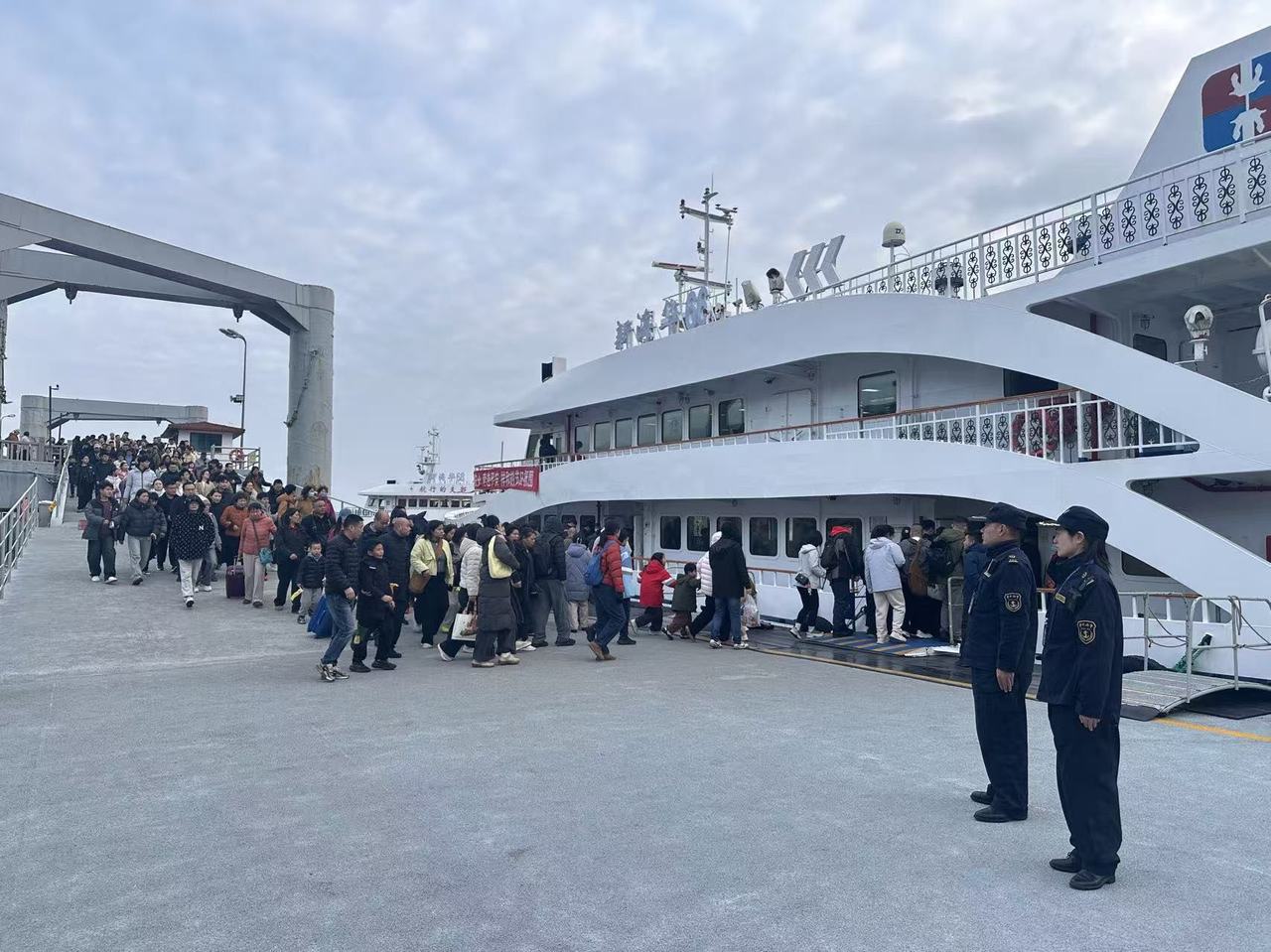 浙江水上客运创新高普陀山航线万人次